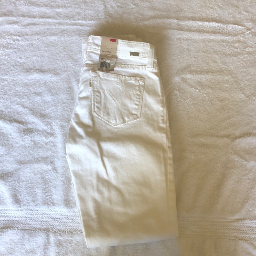 Distressed LEVI jeans NEW WITH TAGS